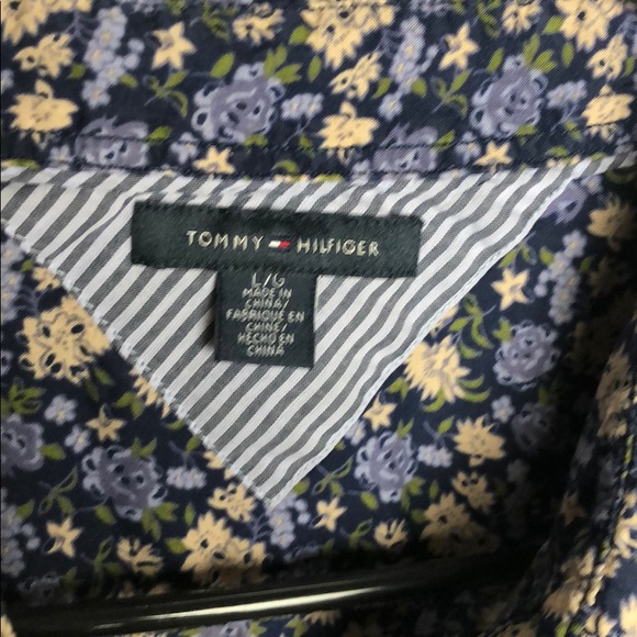 Tommy Hilfiger Floral Print Cotton Button Up - Picture 4 of 5